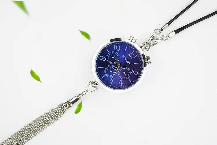 Odorizant Auto Pendant cu Ceas Digital | Parfum + Ora | Design Premium