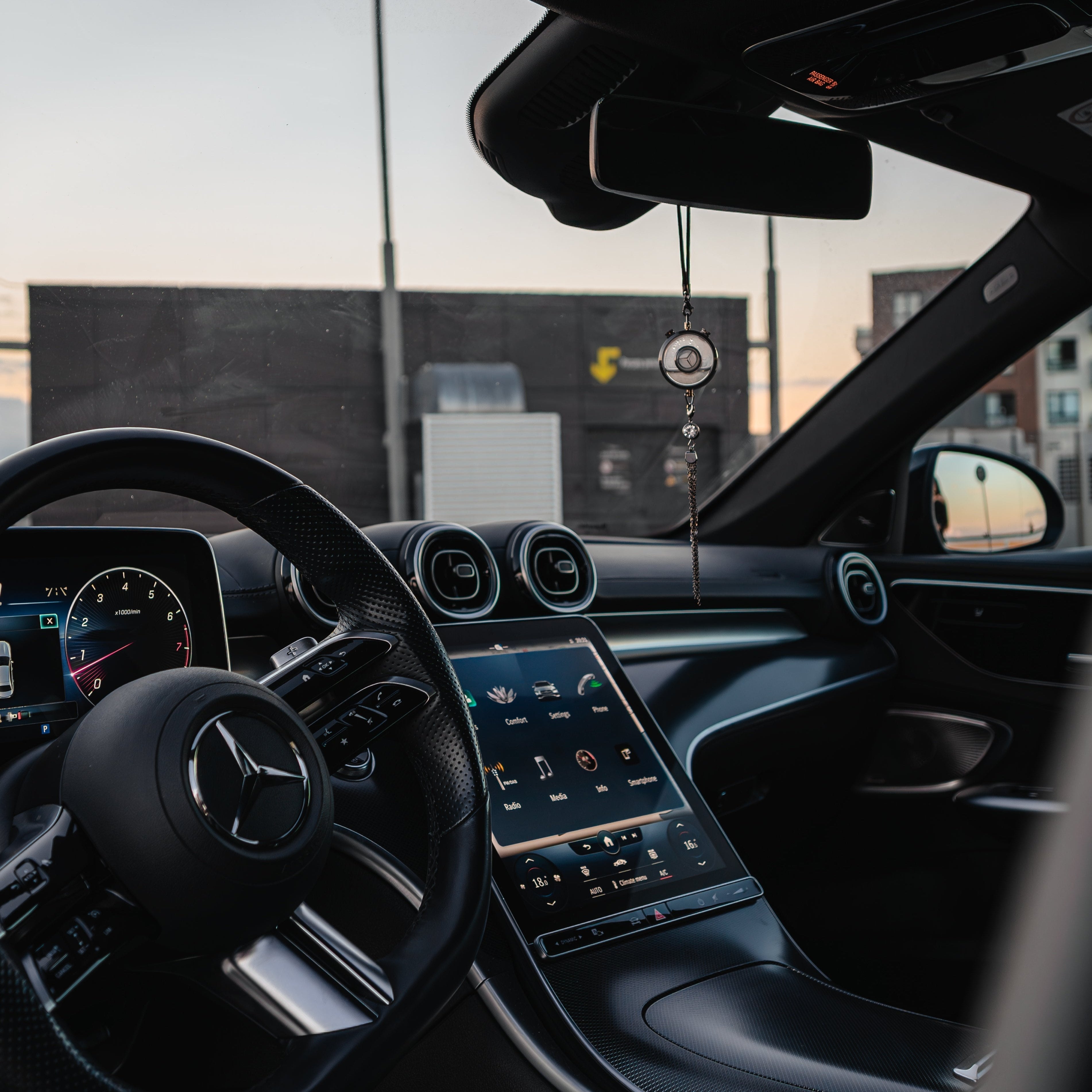 Odorizant Auto Pendant Personalizat Reîncărcabil | Design Premium Logo